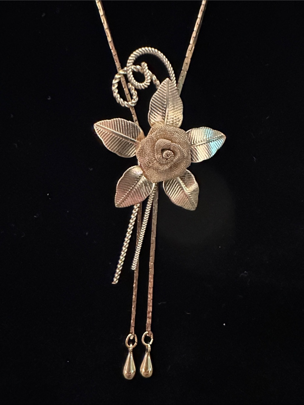 Vintage 70s Gold Mesh Rose Flower Bolo Lariat Necklace Boho Retro Adjustable
